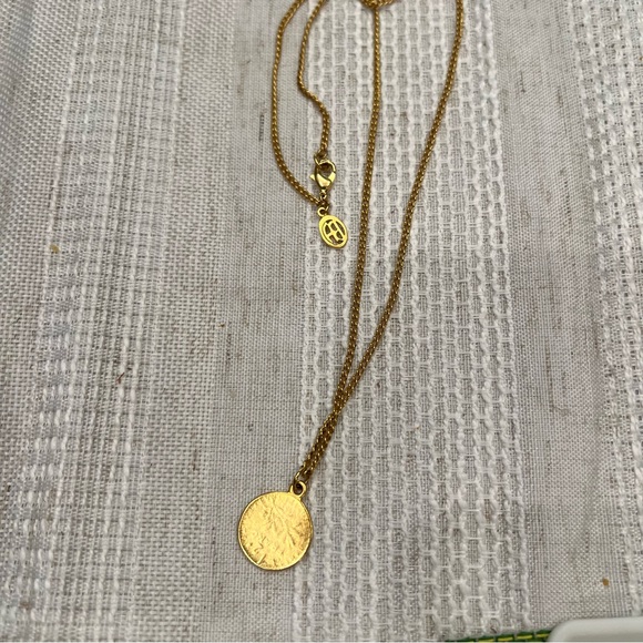 Ben-Amun Gold Necklace with Elegant Pendant - Picture 4 of 11